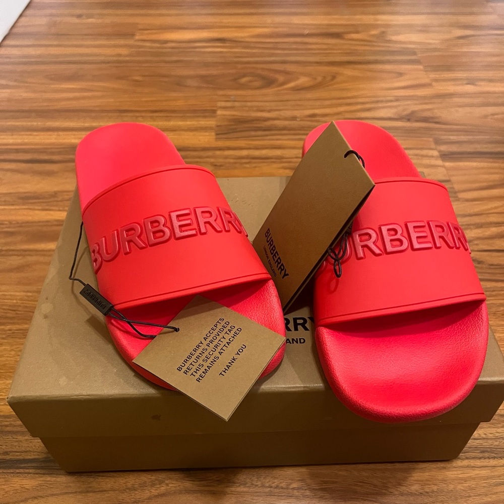 Red Burberry flip-flops (NEW)